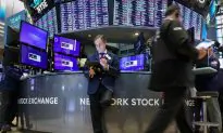 S&P 500 Flirts With Record High on Upbeat Earnings