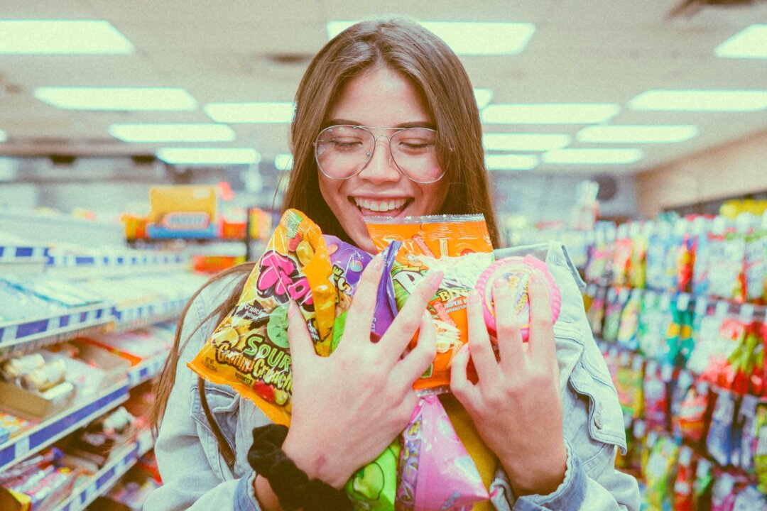Those that can't get enough sugary snacks may have a genetic preference for sweet sugar. (Frankie cordoba/Unsplash)