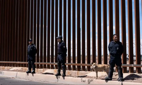 Over 1,300 Migrants Break out of Mexican Detention Facility