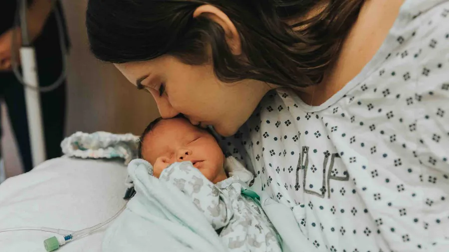 Dana Scatton and her daughter Aries. (www.gofundme.com/prayfordana)