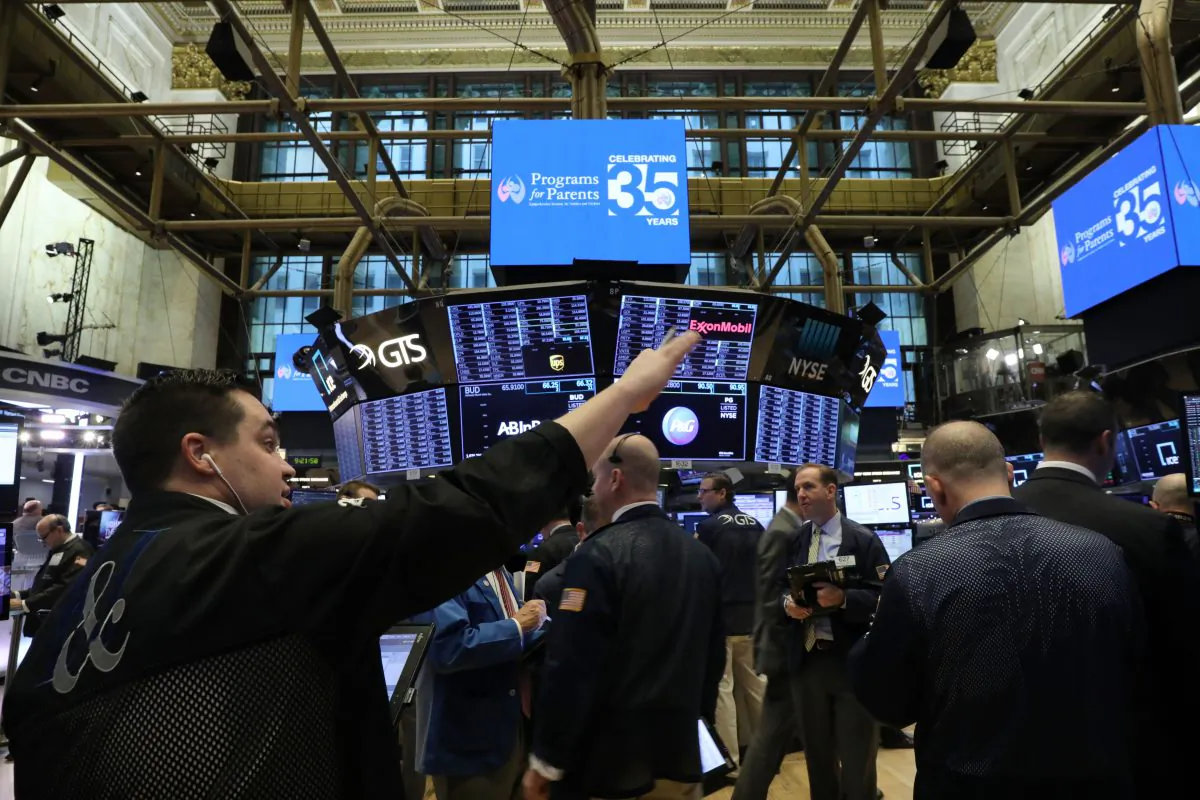 Traders work on the floor of the New York Stock Exchange on Jan. 3, 2019. (Spencer Platt/Getty Images)