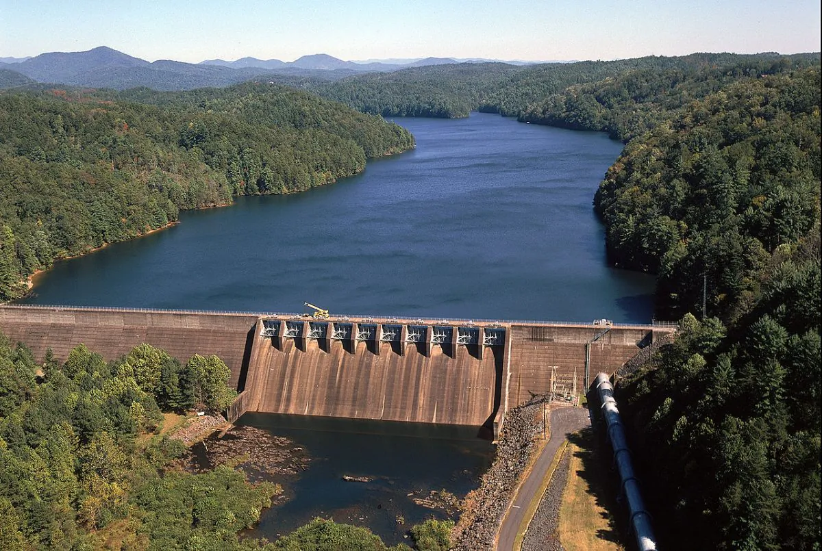 The TVA's Apalachia Dam in Cherokee County, North Carolina. (Public domain)