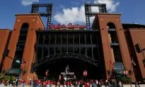 Family of Heart Donor Meet Recipient By Chance At St. Louis Baseball Game