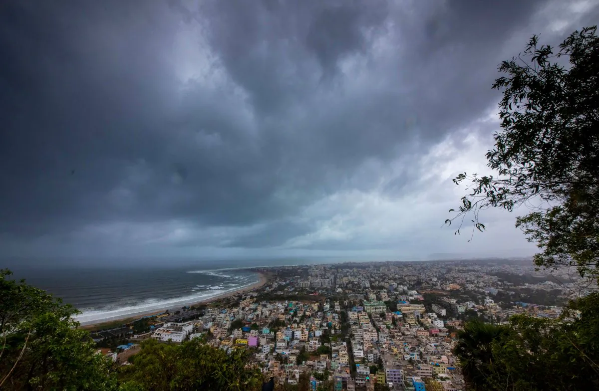 Clouds loom ahead of cyclone Fani in Visakhapatnam, India, on May 1, 2019. (Stringer/Reuters)