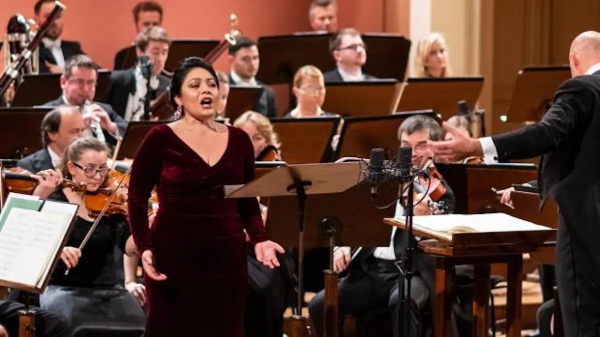 The Prague Philharmonia performs in Prague's Rudolfinum, under the leadership of French chief conductor, Emmanuel Villauma. Special guest American soprano Ailyn Pérez performs during the opening concert on Jan. 2019. (Milan Mosna/Prague Philharmonia)
