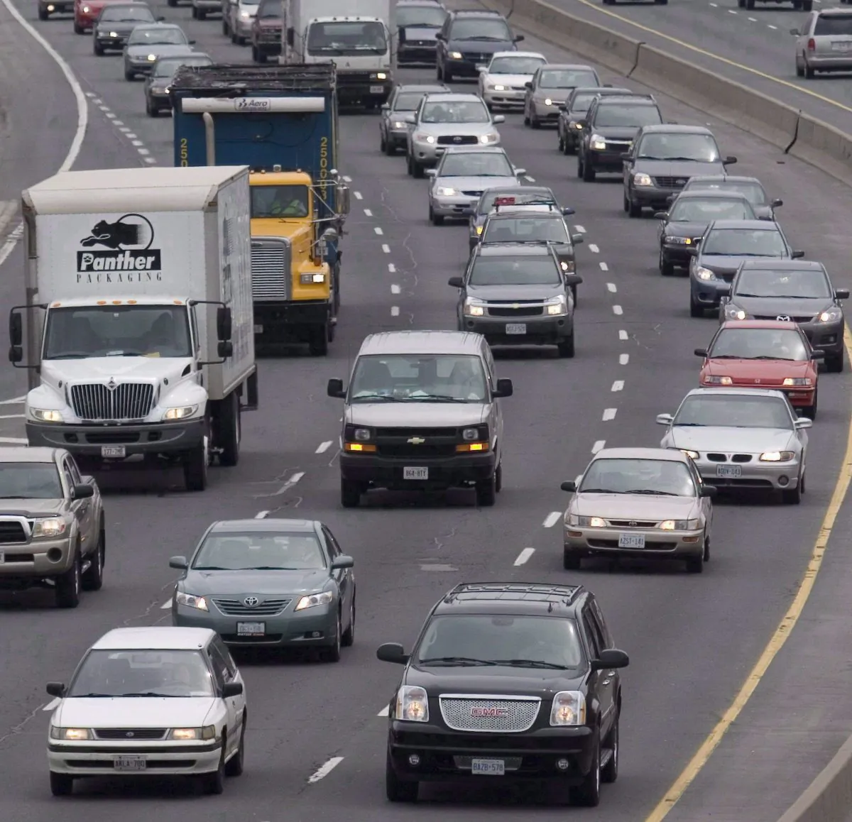 Traffic moves along a congested highway in Toronto on April 26, 2007. The Ontario government introduced the Getting Ontario Moving Act on May 2, 2019. (The Canadian Press/Lars Hagberg)