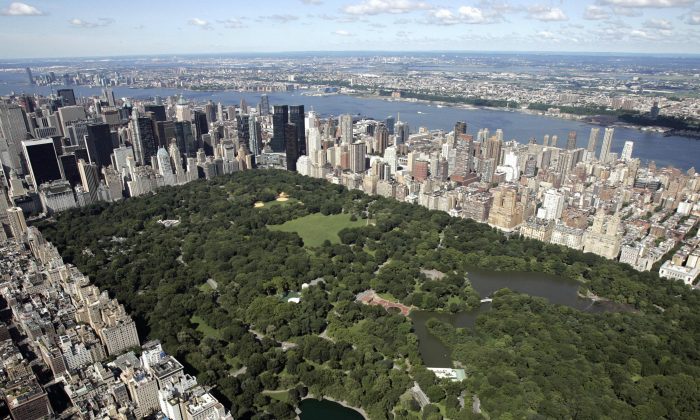 Aerial view of Manhattan looking south over Central Park, New York, July 1, 2007. (Stan Honda/AFP/Getty Images)