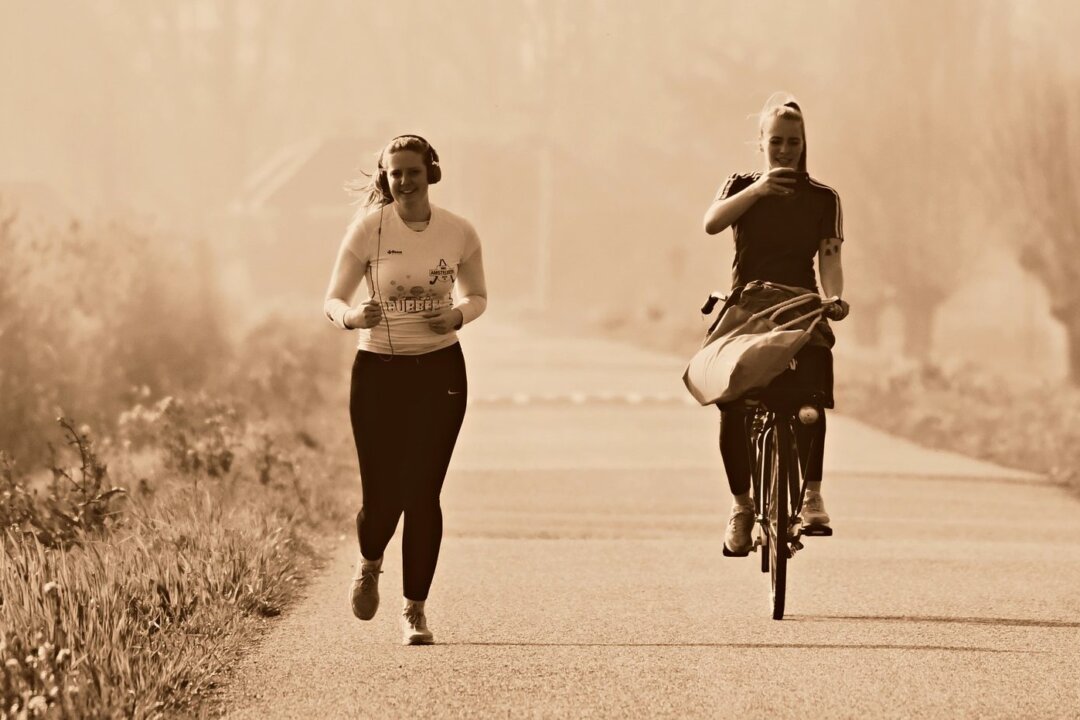 Depending on your weight and health, you may want to start with easier exercises, like a gentle bike ride, before moving up to jogging. (Mabel Amber/Pixabay)