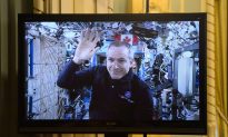 Saint-Jacques to Perform ‘Cosmic Catch’ of SpaceX Craft Using Canadarm 2