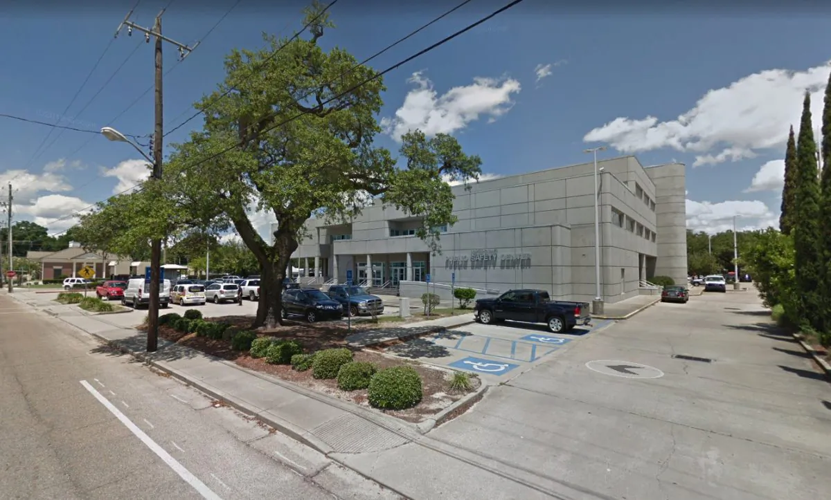 Gunman at Large After Shooting Officer Dead in Front of Mississippi