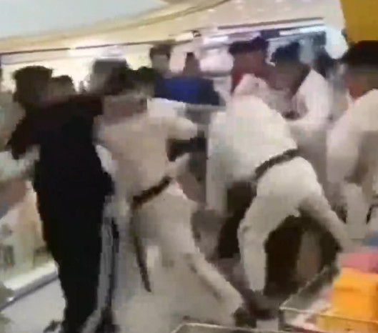 China mall fight