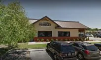Women Pick up Police Tab at Outback Restaurant, Don’t Want the Attention