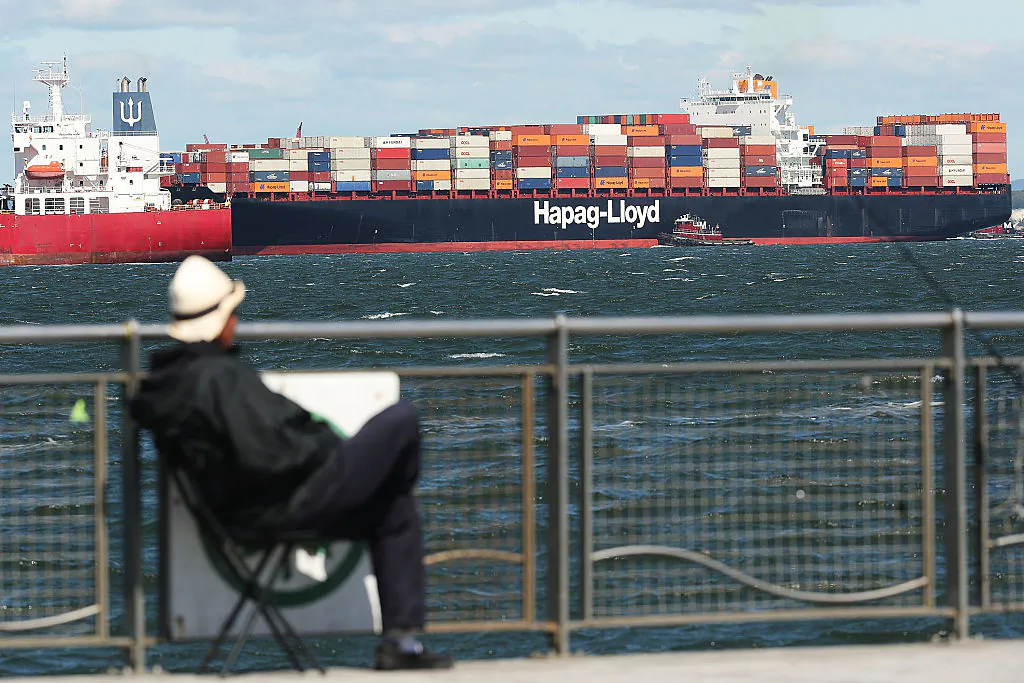 A fully loaded cargo ship heads out to sea from New York Harbor on Aug. 22, 2016.  (Spencer Platt/Getty Images)