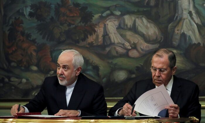 Russian Foreign Minister Sergei Lavrov and his Iranian counterpart Mohammad Javad Zarif attend a news conference in Moscow, Russia May 8, 2019. (Evgenia Novozhenina/Reuters)