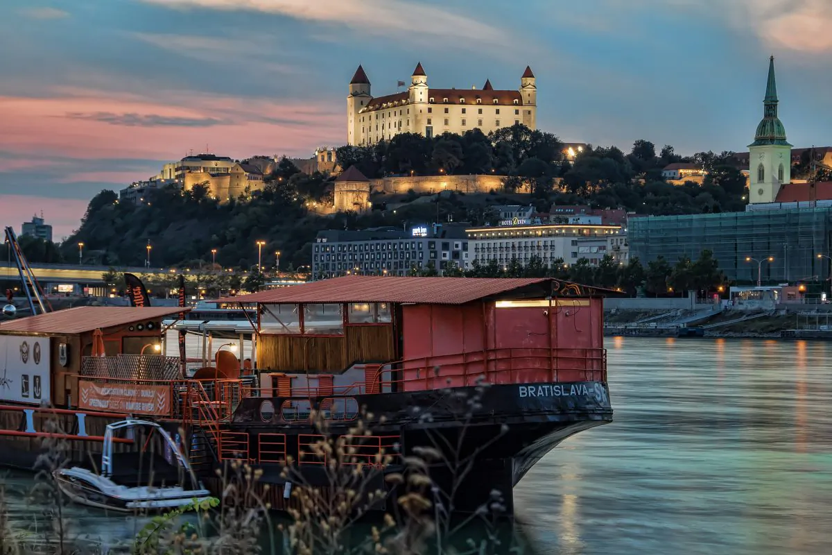 A view of Bratislava Castle from the Danube River. (Peter Tóth/Pixabay)
