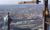 Video: Ironworkers Build Philadelphia Skyscraper