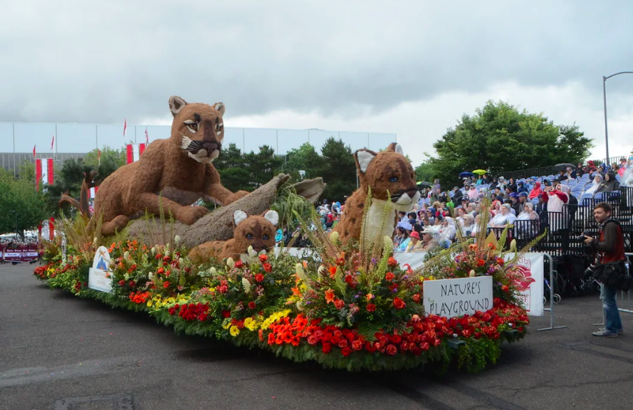 portland rose festival lion float