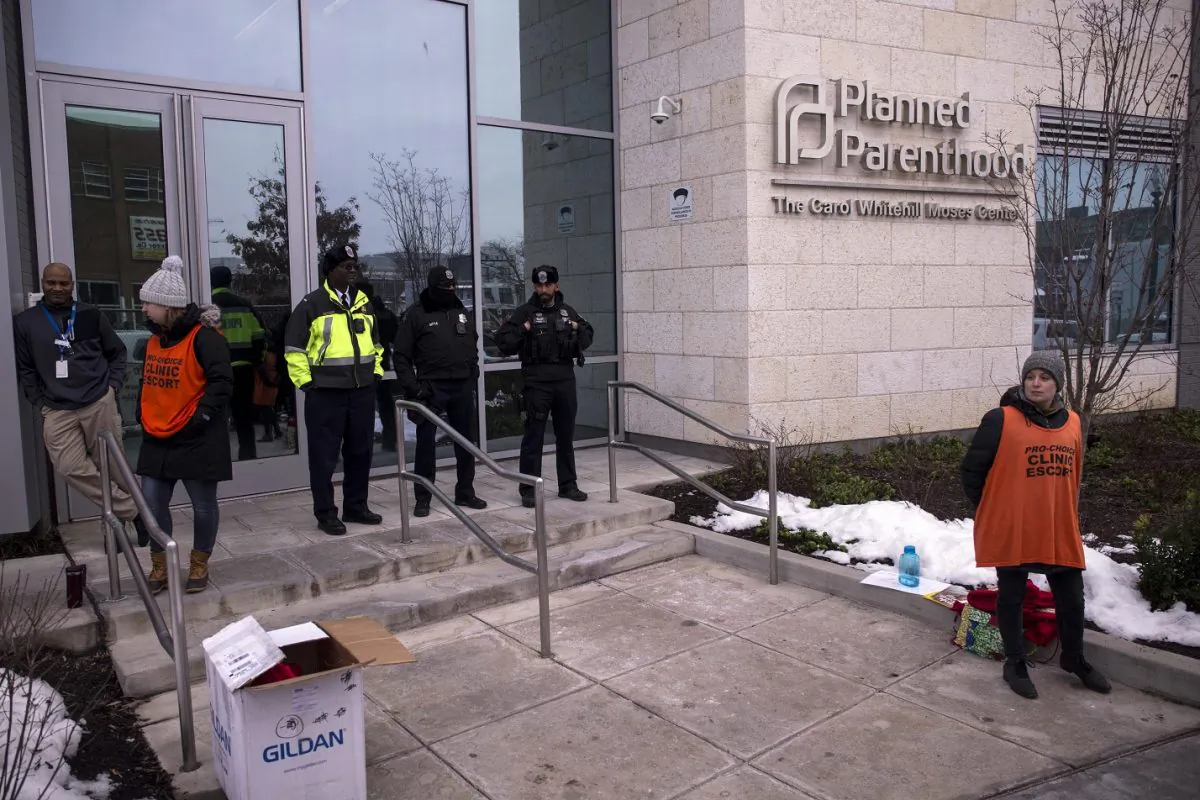 Police officers and clinic escorts stand outside of the Planned Parenthood of Metropolitan Washington during a protest vigil in Washington on Jan. 17, 2019. (Zach Gibson/Getty Images)