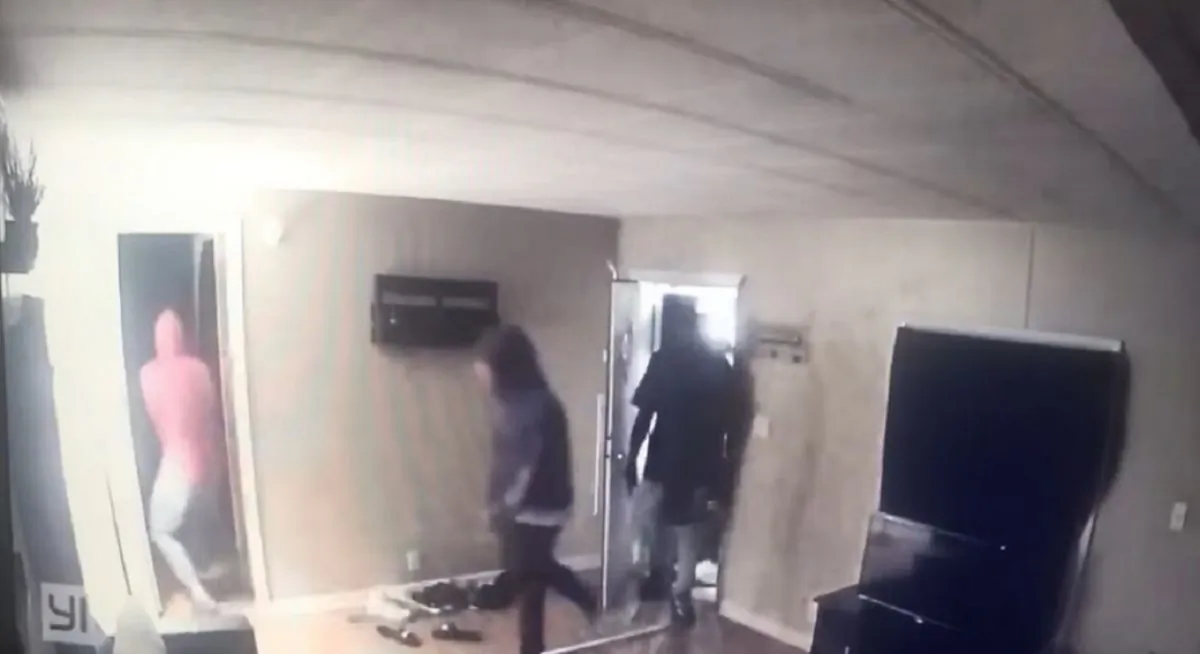 Home security footage captured the moment four robbers burst into a home in Bowling Green, Kentucky. (Warren County Sheriff's Office)