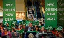 Trump Supporters Upstage NYC Mayor’s Green New Deal Press Conference
