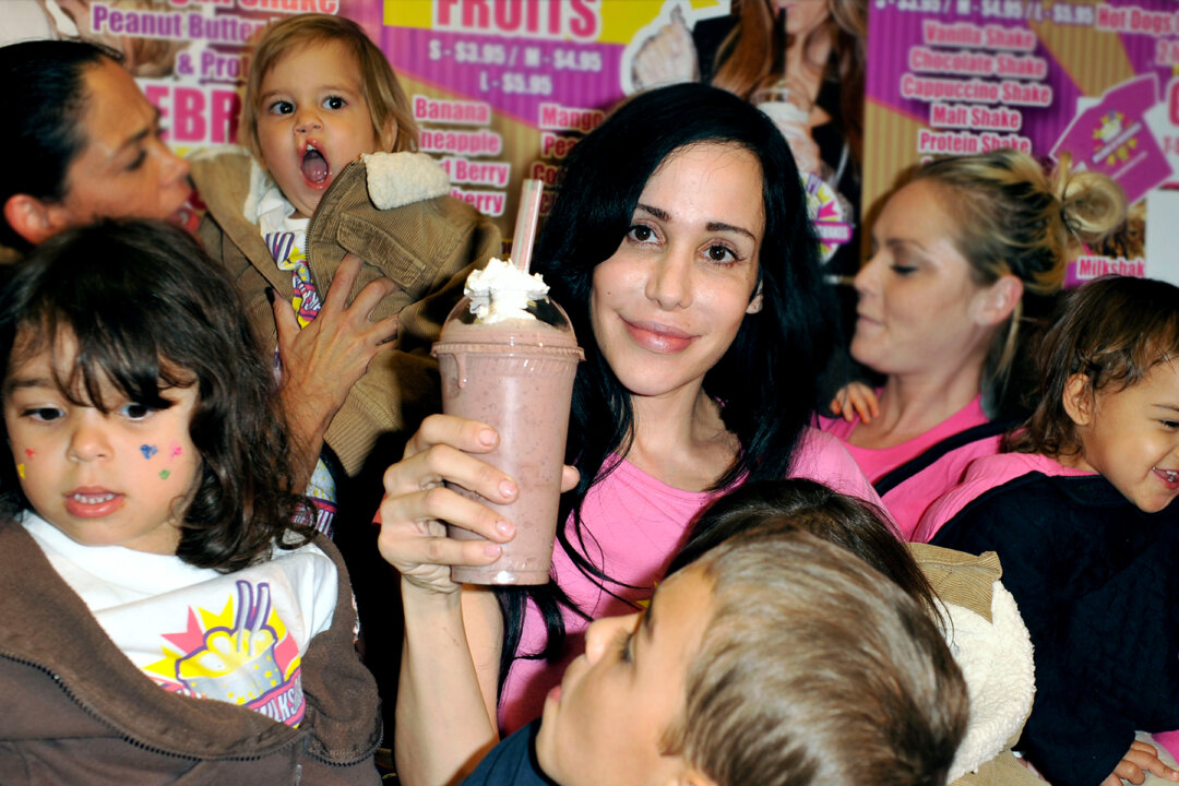 Remember Mom Who Gave Birth to Octuplets in 2009? Check Out Her and ...