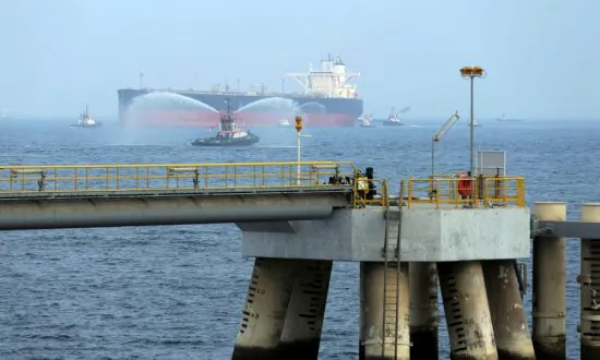 Oil Rises to $69 as Mideast Tension and Supply Cuts Offset Trade Concerns