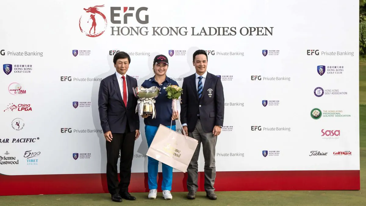 China’s Liu Yan, winner of the 2019 EFG Hong Kong Ladies Golf Open together with T K Yeung Commissioner for Sports (L) and William Doo Jr, Captain of Hong Kong Golf Club at Fanling on Sunday May 12. (Dan Marchant)