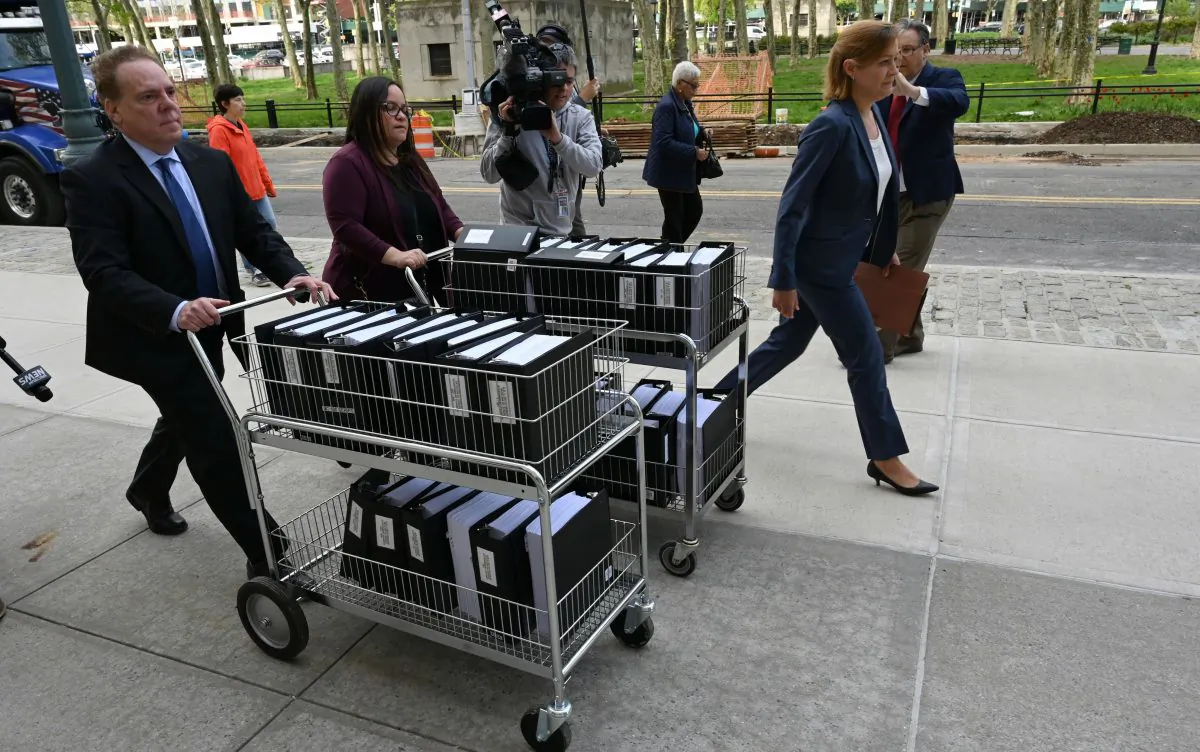 Members of the prosecution in the NXIVM case arrive with documents at Brooklyn Federal Court for day one of the trial of Keith Raniere, founder of NXIVM on May 7, 2019. (TIMOTHY A. CLARY/AFP/Getty Images)