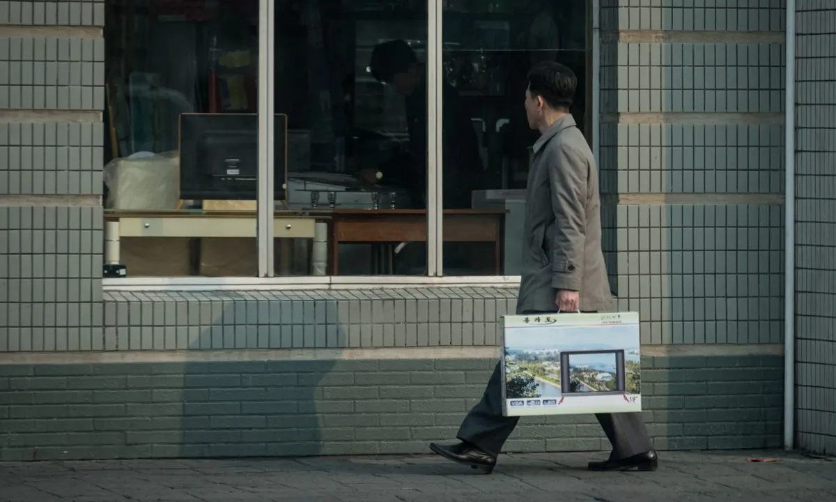 A man carrying a television. (Ed Jones/AFP/Getty Images)