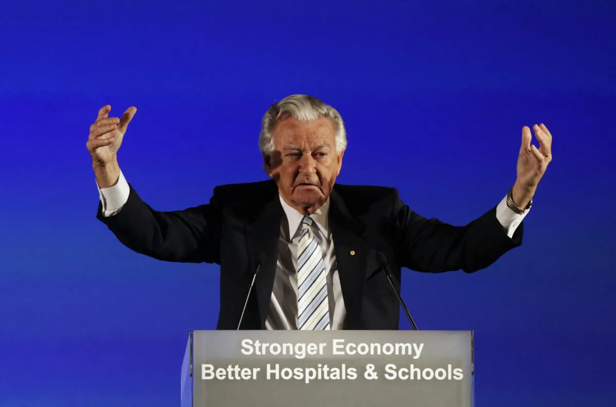 Australia's former prime minister Bob Hawke gives a speech at the Labor Party's federal election campaign launch event in Brisbane August 16, 2010. (Daniel Munoz/Reuters)