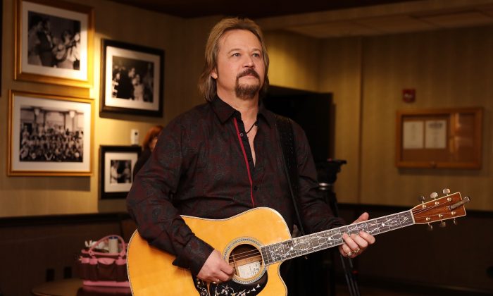 Travis Tritt attends "An Opry Salute to Ray Charles" at  Grand Ole Opry in Nashville, Tennessee on Oct. 8, 2018. (Anna Webber/Getty Images for Black & White TV)