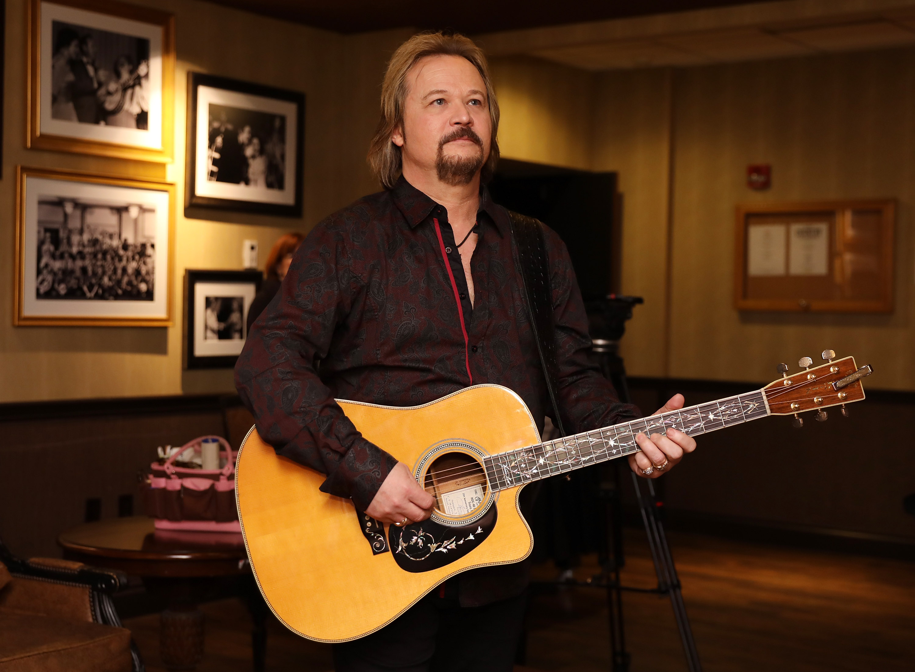 Country Artist Travis Tritt Boycotts Anheuser-Busch Over Beer Company's Transgender Ad - Vimarsana News