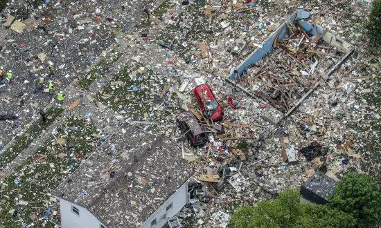 House Explosion Kills 1, Injures 2 in Southern Indiana City