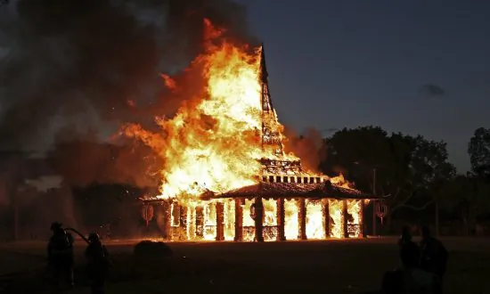Temple Memorial to Florida Shooting Victims Is Set Ablaze