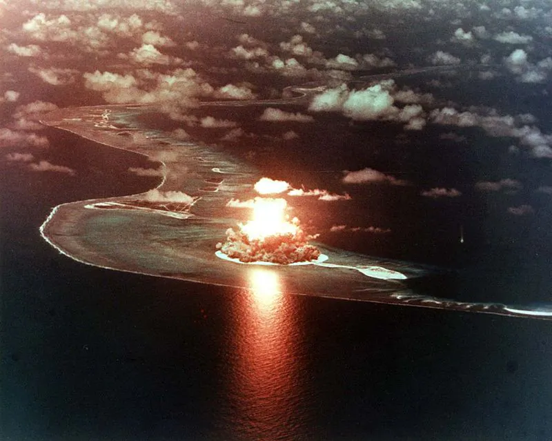 Test shot Seminole of Operation Redwing, conducted on the coast of the island of Bogon. (Public Domain)