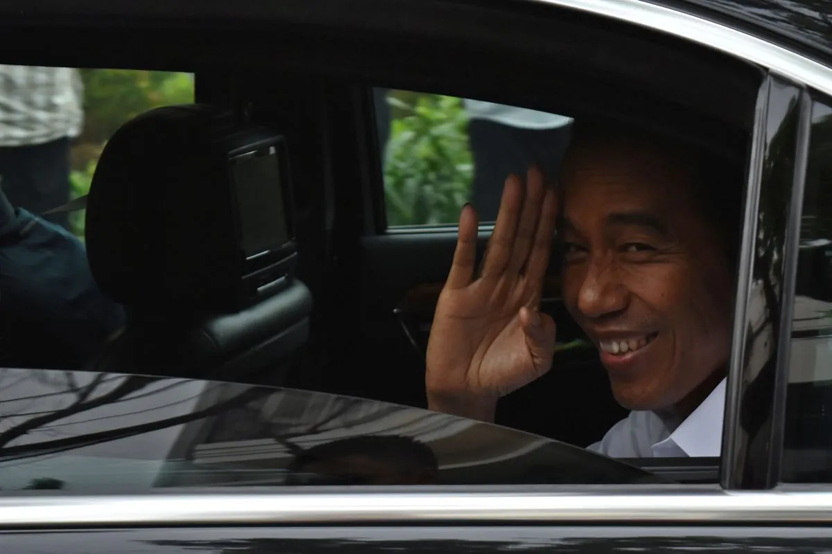 Incumbent Indonesian president Joko Widodo leaves after a press briefing in Jakarta, Indonesia, April 18, 2019. (Antara Foto/Aditya Pradana Putra/ via Reuters)