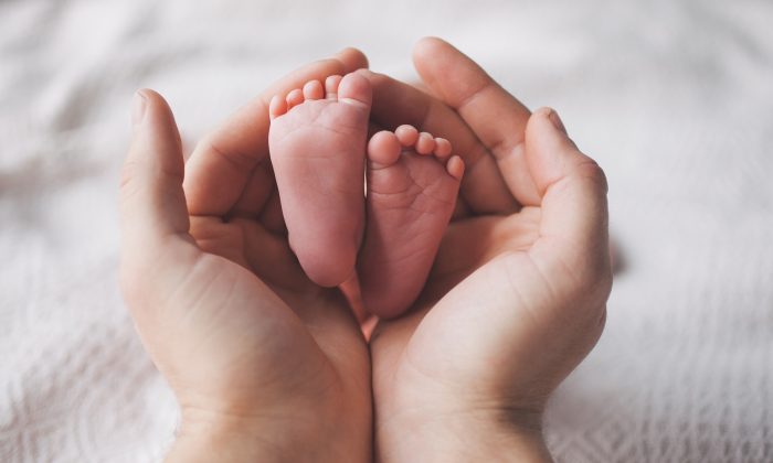 Australian researchers have developed a cheaper and less invasive alternative to traditional fertility treatments that is now available at Sydney's Royal Hospital for women. A stock photo of a baby and mother. (Illustration - Shutterstock)