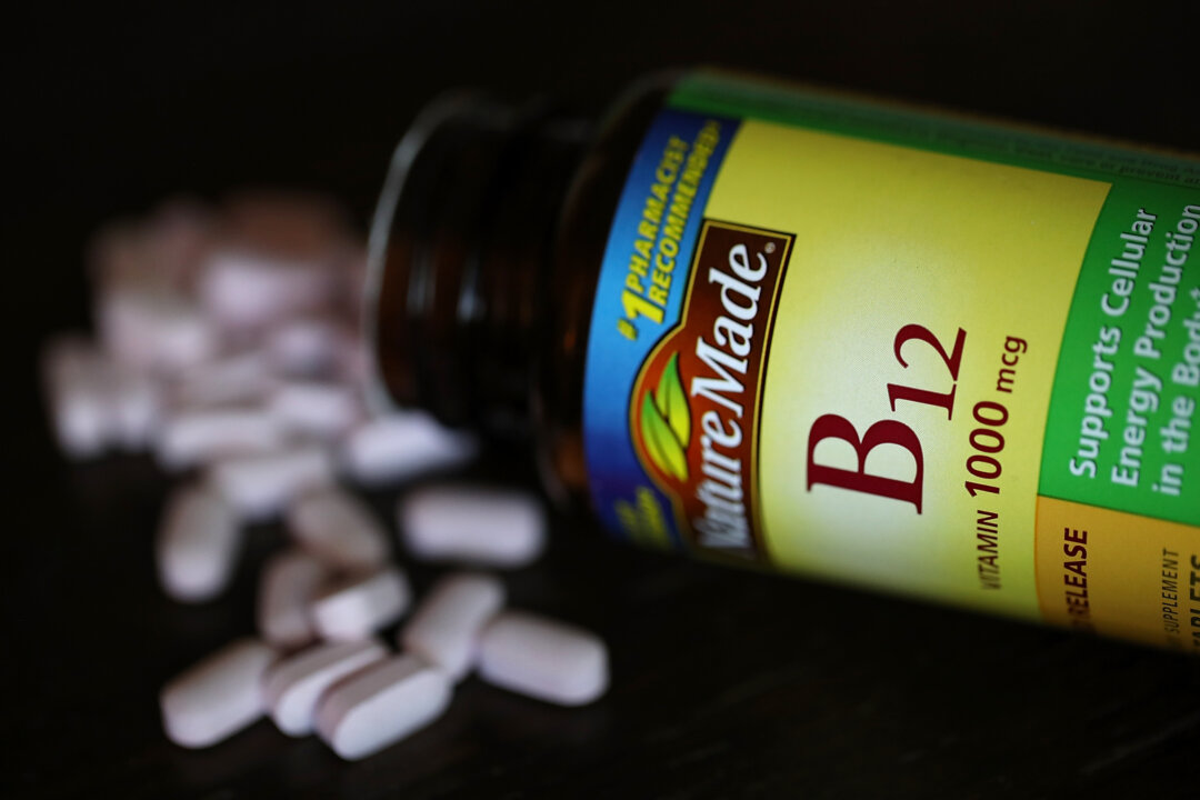  A bottle of vitamins B12 pills is displayed on October 26, 2017 in San Anselmo, California. (Justin Sullivan/Getty Images)