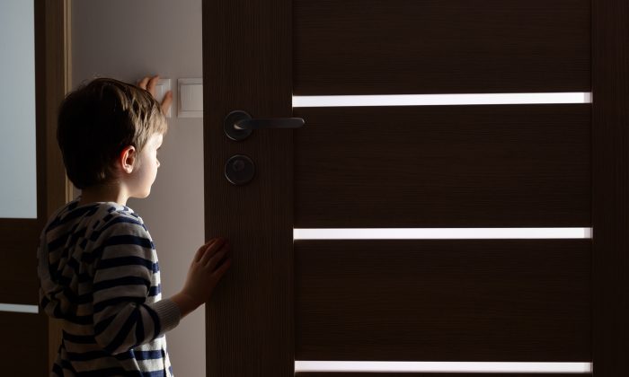 Kids Ignore Parents’ Warning and Open Door When Stranger Says He’s ...