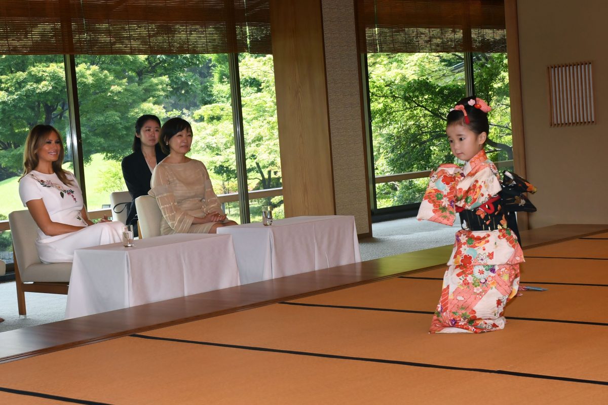 First Lady Melania Trump (L) and Japanese Prime Minister Shinzo Abes wife, Akie Abe