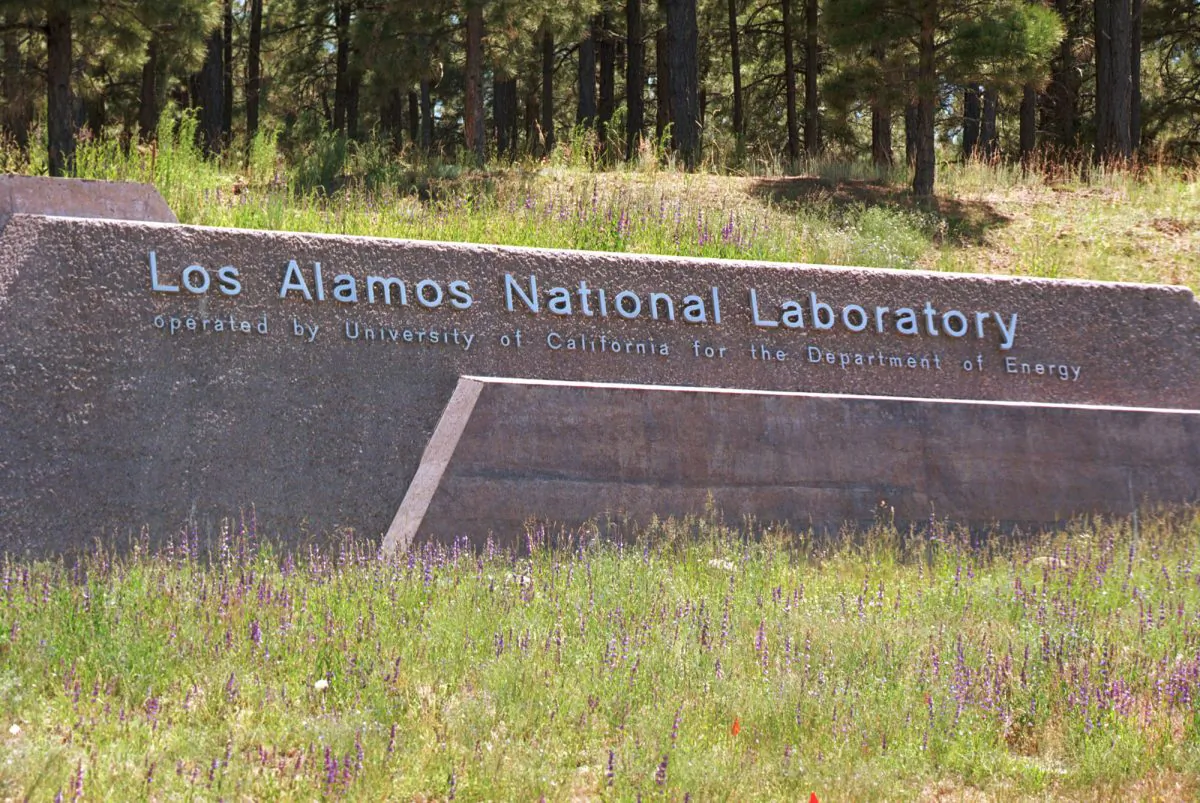 A sign welcomes visitors to the Los Alamos Laboratory after they cross over the Omega Bridge in Los Alamos, N.M., June 14, 1999. (Joe Raedle/Getty Images)