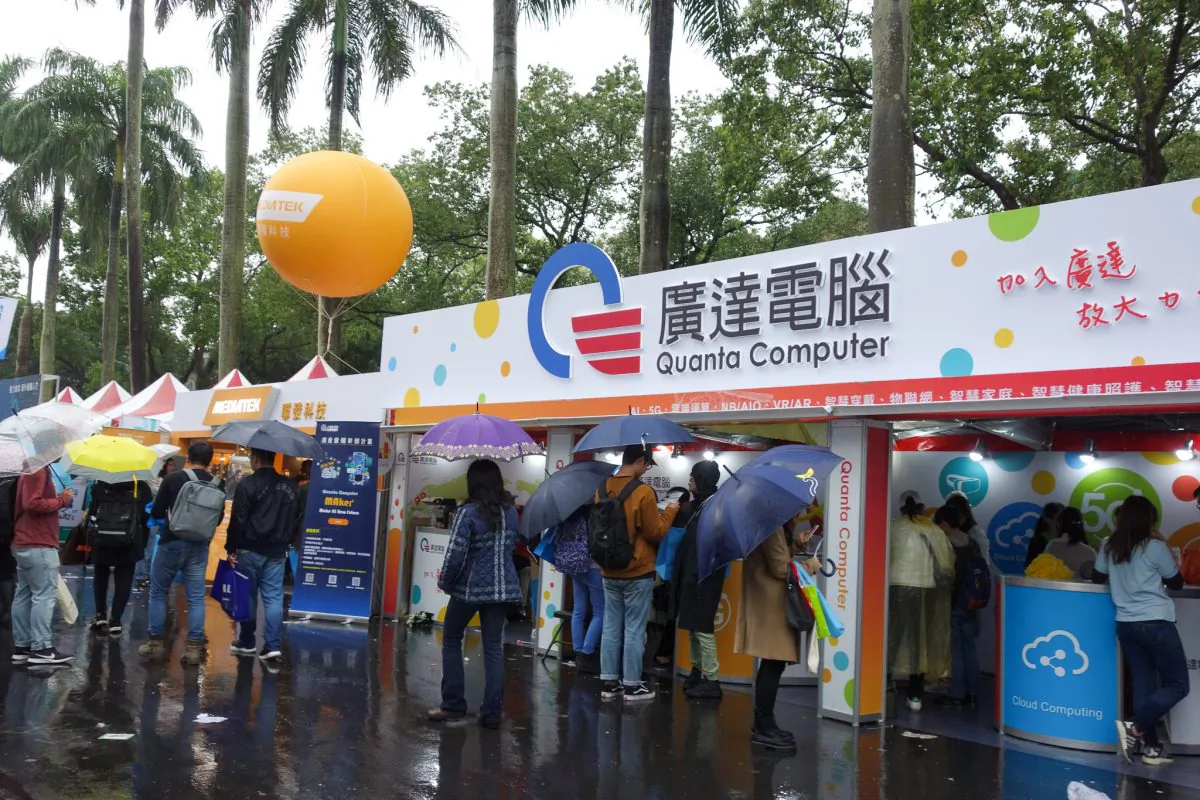 Students inside at a booth set up by Taiwanese PC maker Quanta Computer at a campus recruit held at National Taiwan University (NTU) in Taipei on March 9, 2019. (Marie He/The Epoch Times)