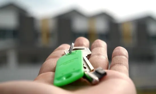 People Outraged After Tenant Shares Landlord’s Bizarre Terms: 24-hour Surveillance, No Late-Night Cooking