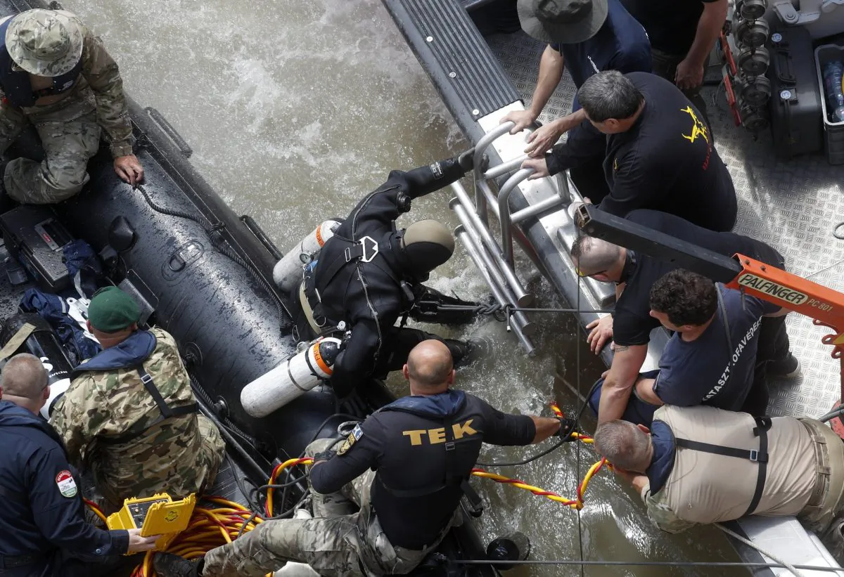 A diver prepares to dive to the wreckage under Margaret Bridge in Budapest, Hungary, on May 31, 2019. (Laszlo Balogh/AP Photo)