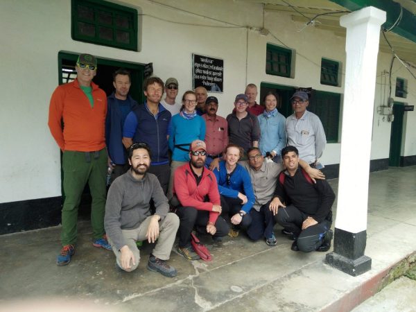Group-of-Himalaya-climbers-1200x900