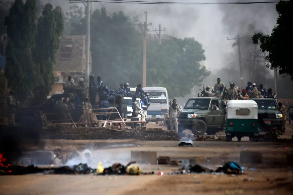 Sudanese forces are deployed around Khartoum's army headquarters on Jun. 3, 2019. (Ashraf Shazly/AFP/Getty Images)