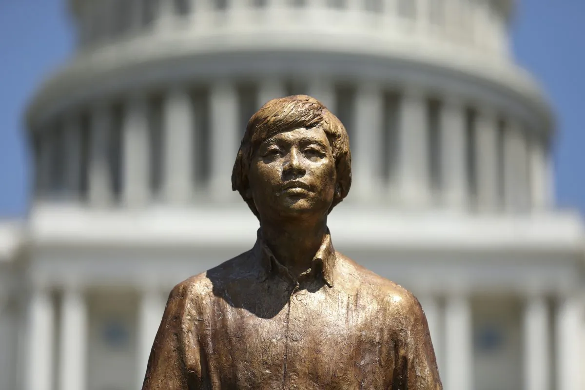 A close-up of the Tank Man statue that was unveiled in a rally to commemorate the 30th anniversary of the Tiananmen Square massacre, on the West Lawn the Capitol on June 4, 2019. (Samira Bouaou/The Epoch Times)