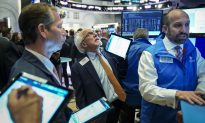 US Stocks Rise as Fed Hints at Rate Cut, Despite Additional China Tariffs Threat