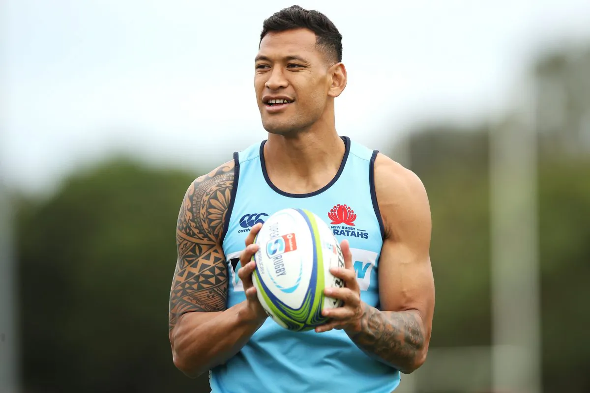 Israel Folau watches on during a Waratahs Super Rugby training session at David Phillips Sports Complex in Sydney, Australia on March 25, 2019. (Mark Kolbe/Getty Images)