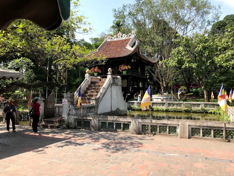 one pillar pagoda vietnam